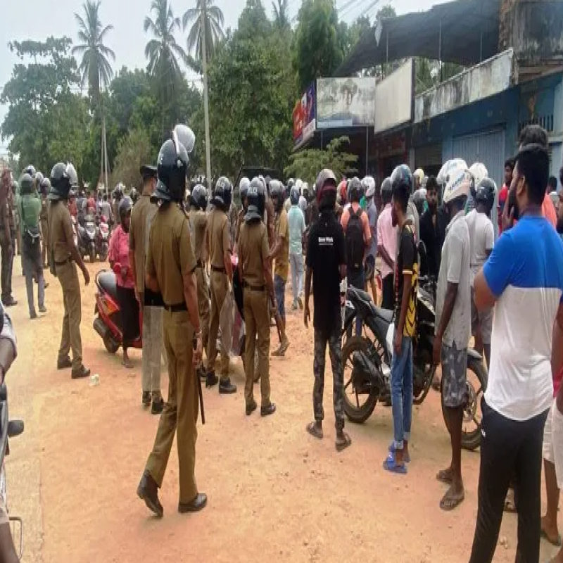 public-commotion-in-front-of-a-petrol-station-in-batticaloa