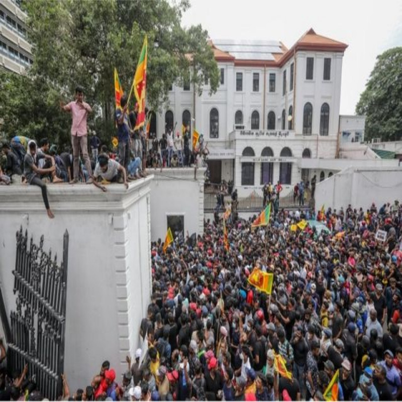 ranil's-tough-stand---police-getting-ready-to-chase-away-the-protesters