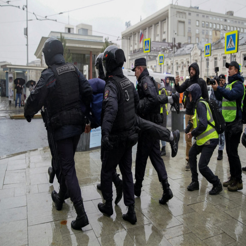 protest-against-russia's-new-mobilization-hundreds-of-people-arrested