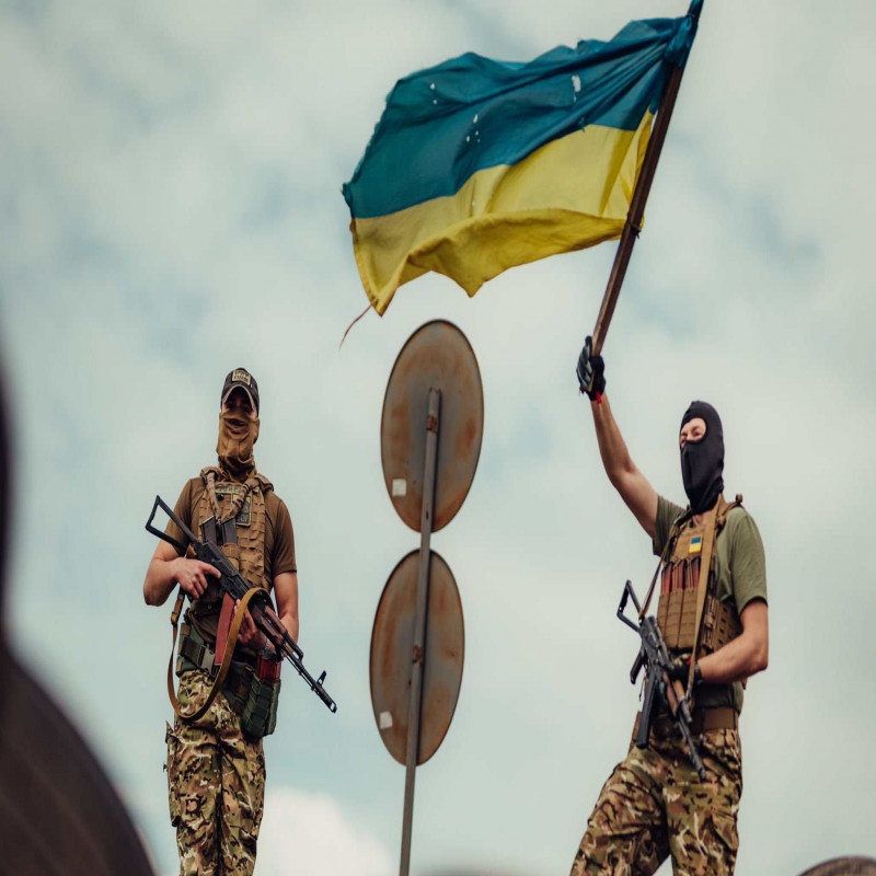 the-withdrawal-of-russian-troops-ukraine-raised-the-flag-in-lyman