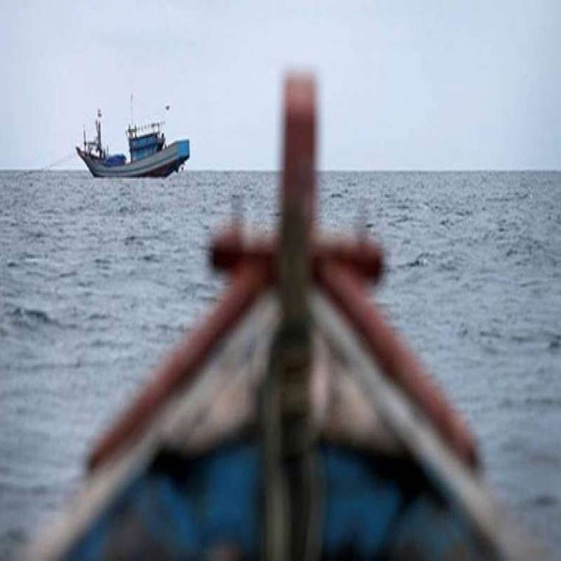 a-fishing-boat-with-5-sri-lankans-has-been-detained-in-kanyakumari