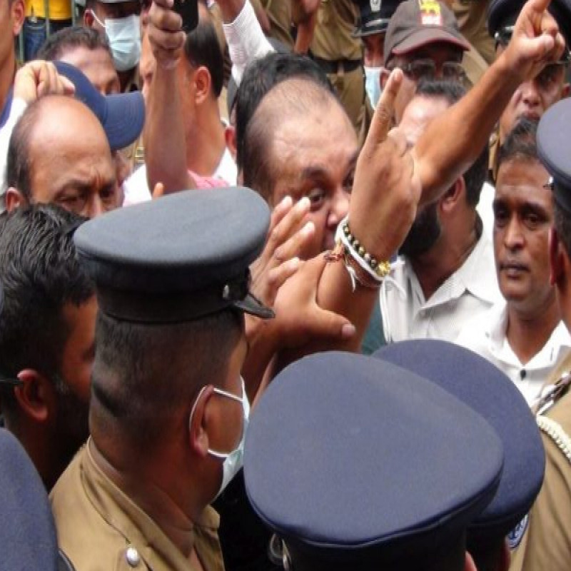protest-against-mahinda-in-navalapitty
