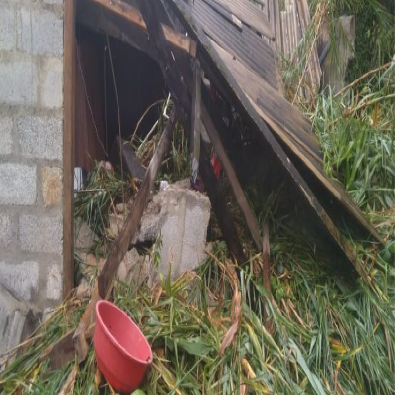 an-accident-caused-by-a-mound-of-mud-falling-on-a-house-in-hatton