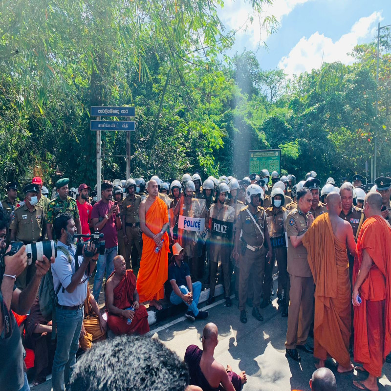 the-13th-amendment-bill-burnt-on-the-street---the-protest-that-has-caused-more-tension-in-colombo!