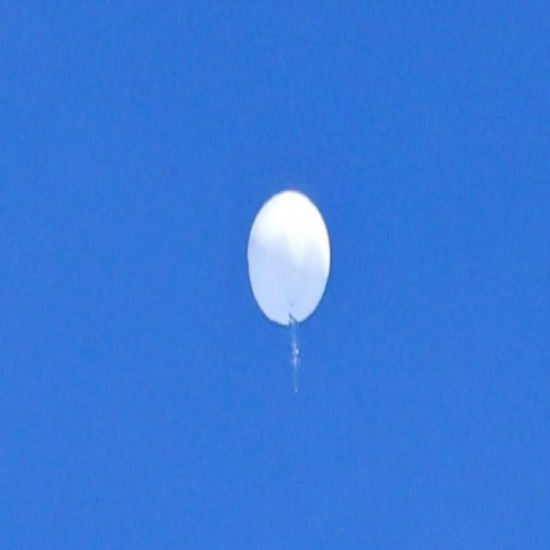 russian-spy-balloons-patrol-ukraine-airspace---warning-issued