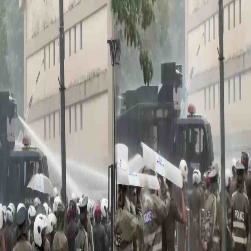 tear-gas-and-water-cannons-were-used-even-in-the-pouring-rain-to-disperse-the-protest-rally!