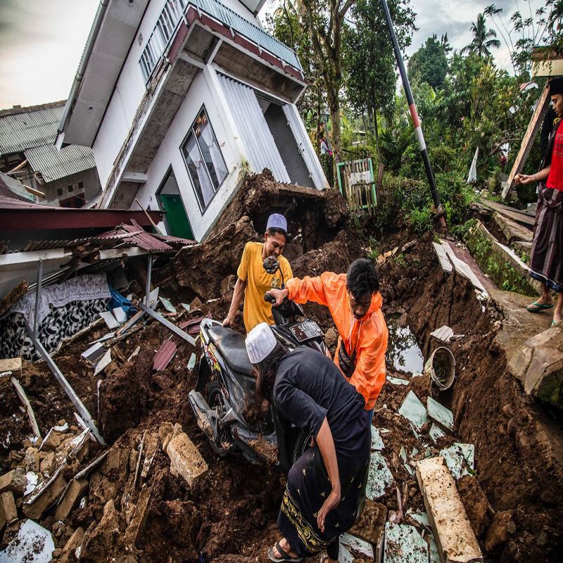 a-powerful-earthquake-hit-indonesia-again-today!