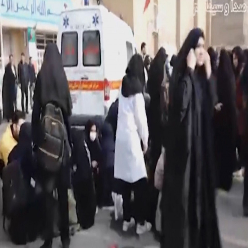 iran-hundreds-school-girls-poisoned