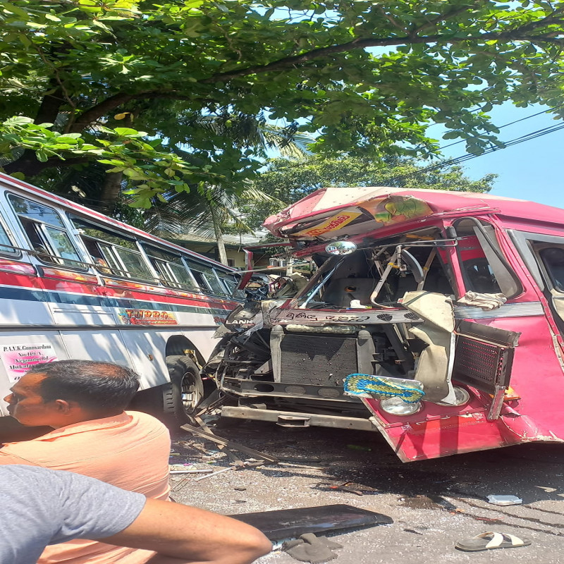 two-buses-collided-head-on-causing-a-massive-accident