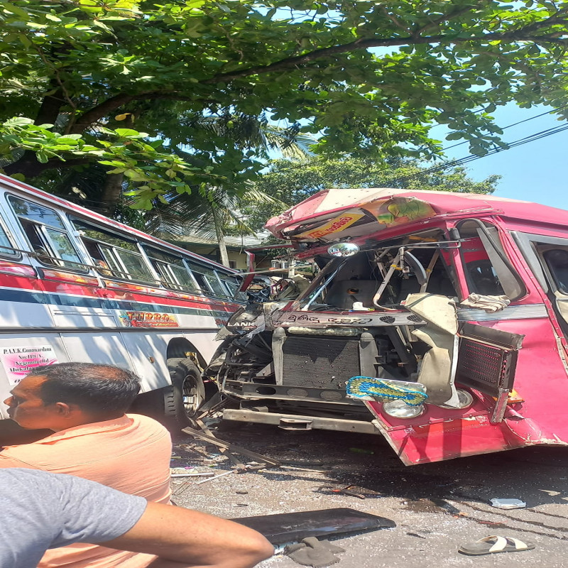 two-buses-collided-head-on-causing-a-massive-accident