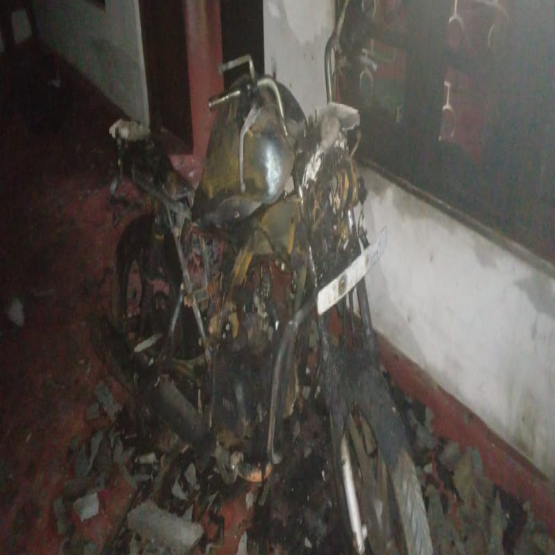 violent-gang-in-jharkhand-rampage---torched-motorcycle