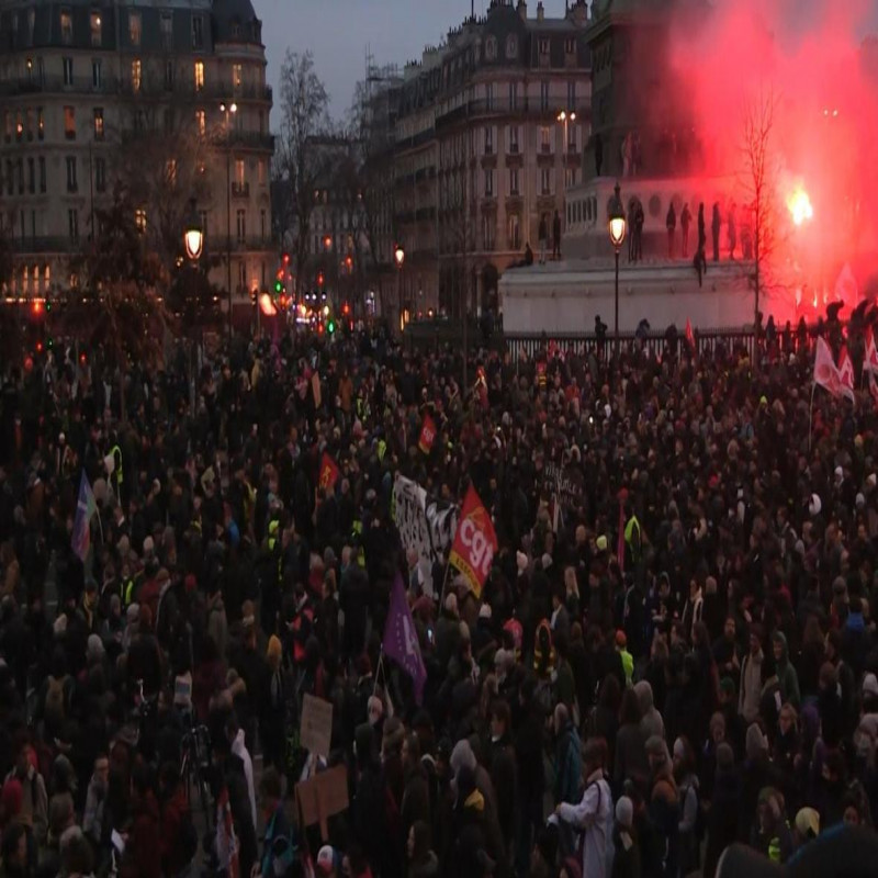 pension-protest-in-france---clash-between-police-protesters-in-paris