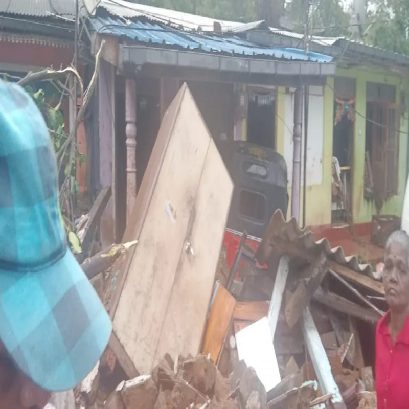 landslide-collapsed-on-bandarawela-residential-complex---rescue-operations-are-intense!