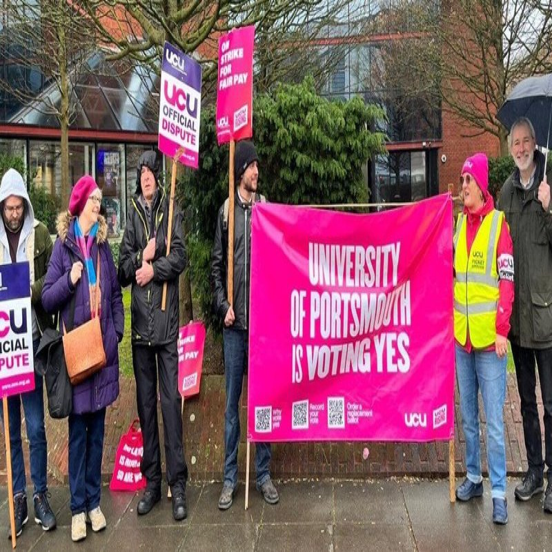 tens-of-thousands-of-university-staff-strike-in-britain