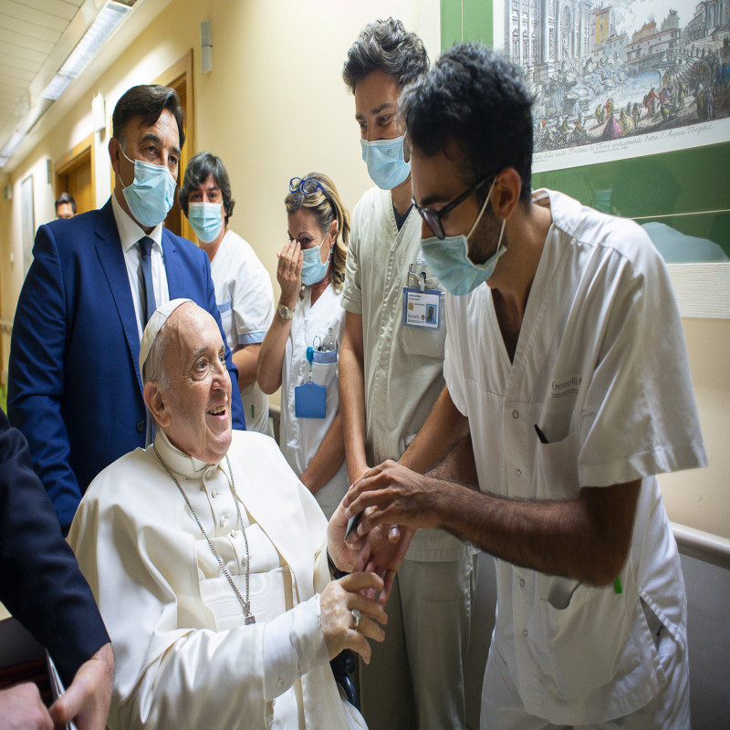 pope-francis-admitted-to-the-hospital