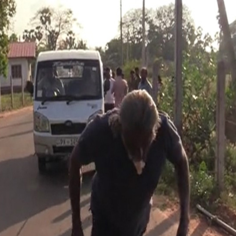an-old-man-who-pulled-a-vehicle-with-his-beard-in-jaffna