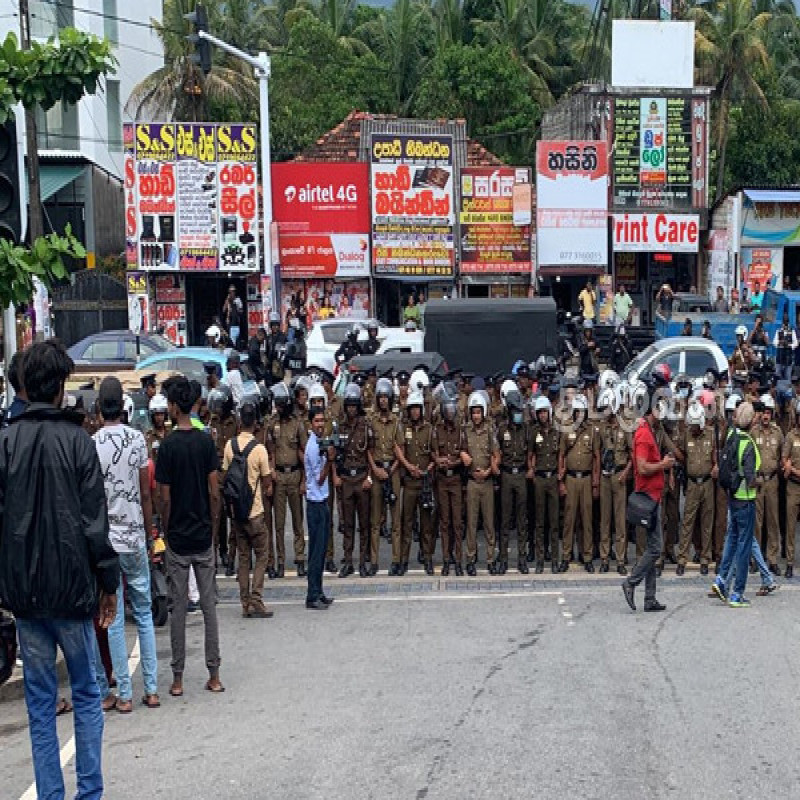 massive-demonstration-in-colombo---police-build-up;-continued-tension!