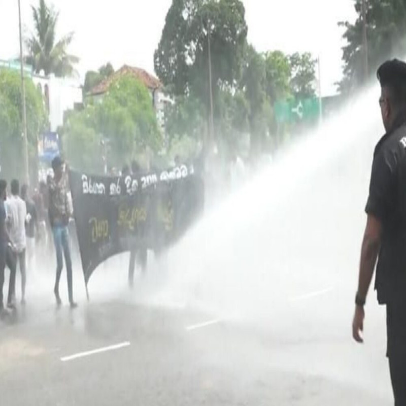 a-protest-erupted-in-another-place-in-colombo---water-cannons-were-used-on-students!