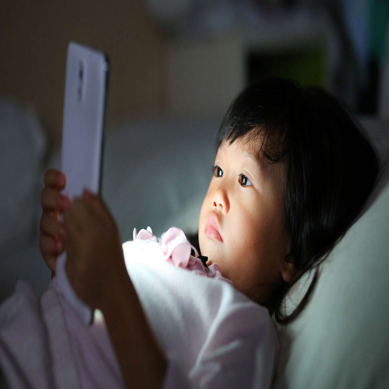 china-children-smartphone-2-hours-a-day