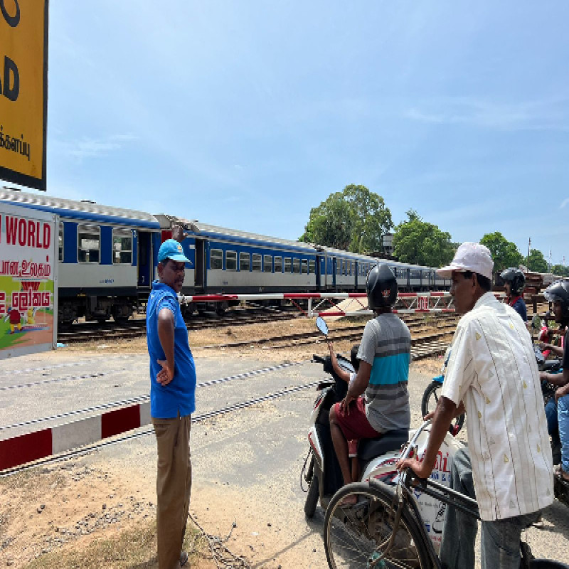 train-stopped-in-the-middle-road-45-minutes