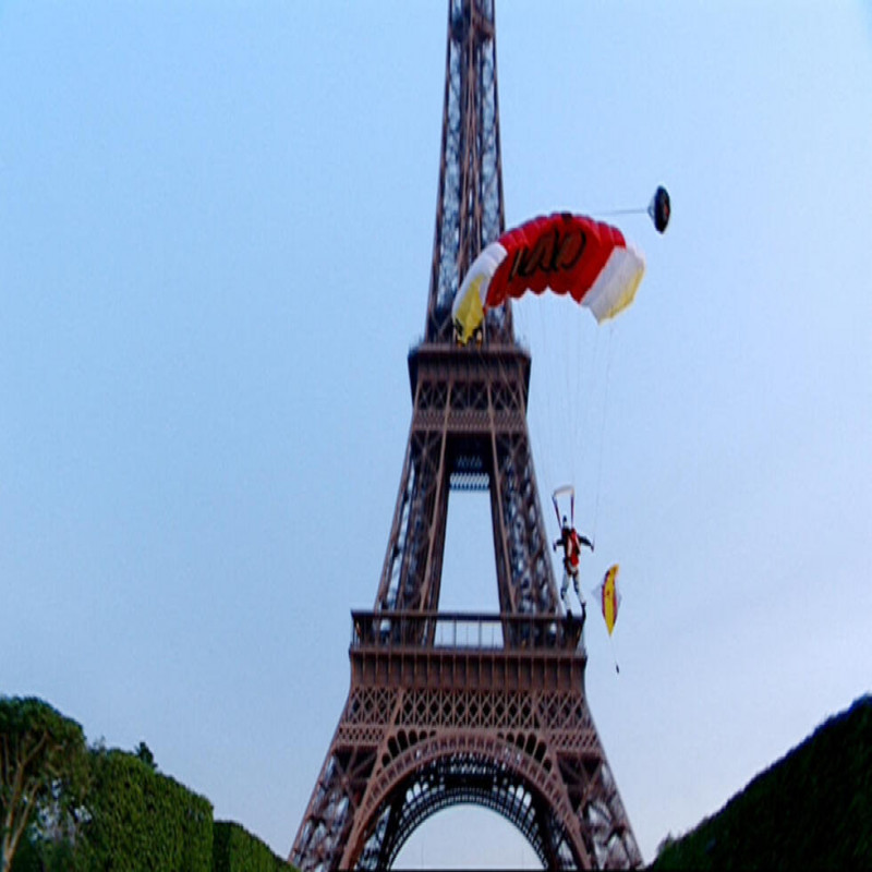the-mysterious-man-who-parachuted-from-the-eiffel-tower
