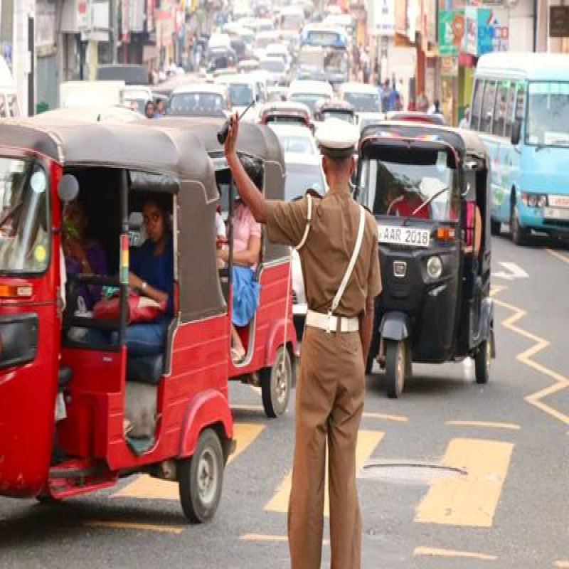 three-wheelers-arrest-police