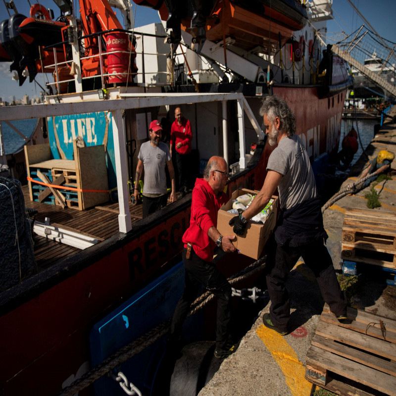 ship-approaches-gaza-with-200-tons-of-food:-israel-continues-attack