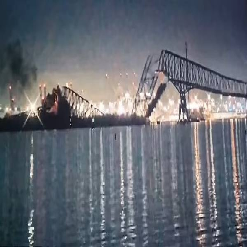 america-great-bridge-collapse-after-ship-collision