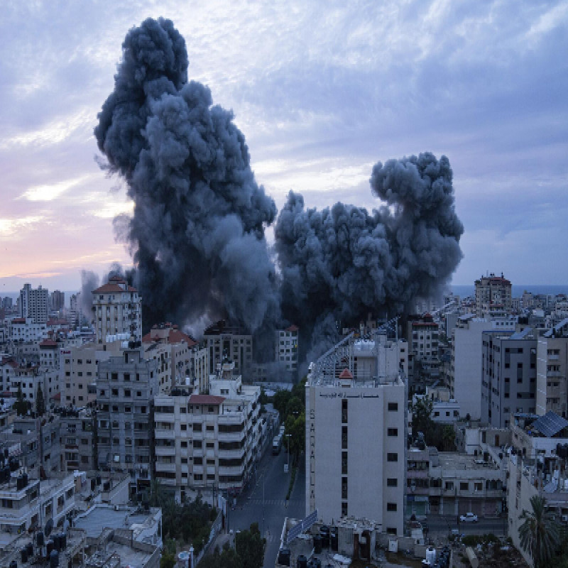 israeli-army-withdraws-gaza-hospital-set-on-fire:-many-bodies-rescued