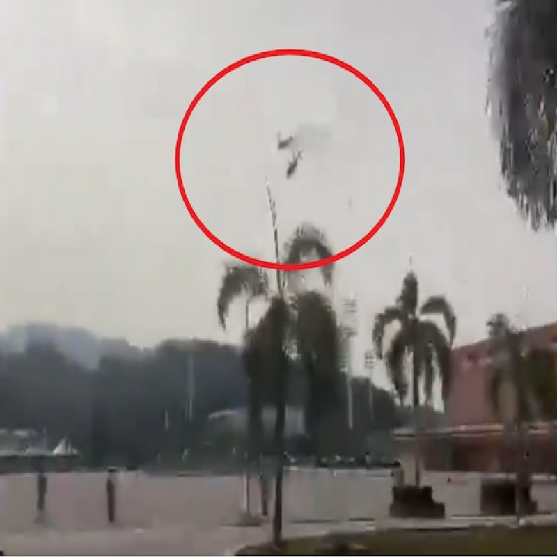 2-helicopters-collide-in-mid-air-in-malaysia:-10-killed