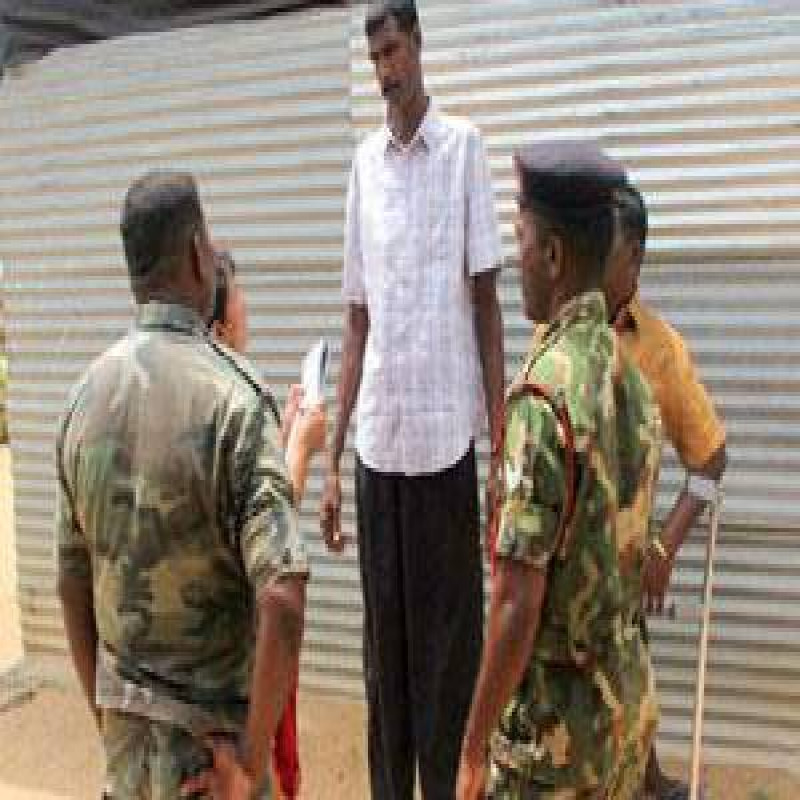 sri-lanka-s-tallest-man-in-mullaitivu