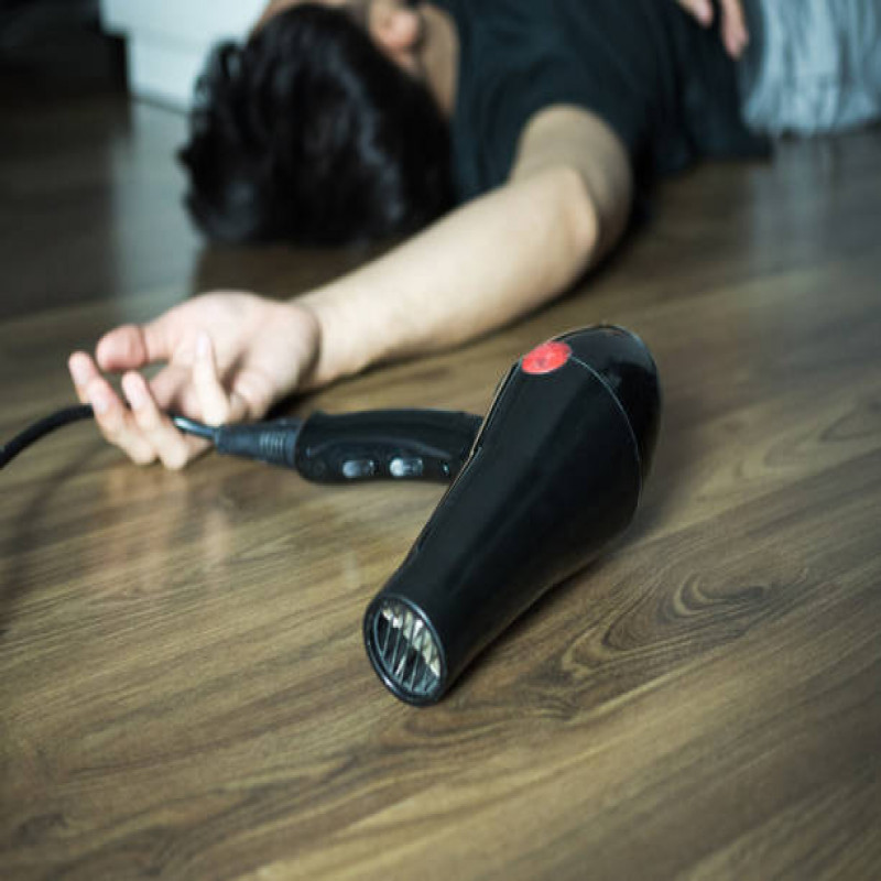 a-student-was-electrocuted-while-drying-his-hair-with-a-hair-dryer