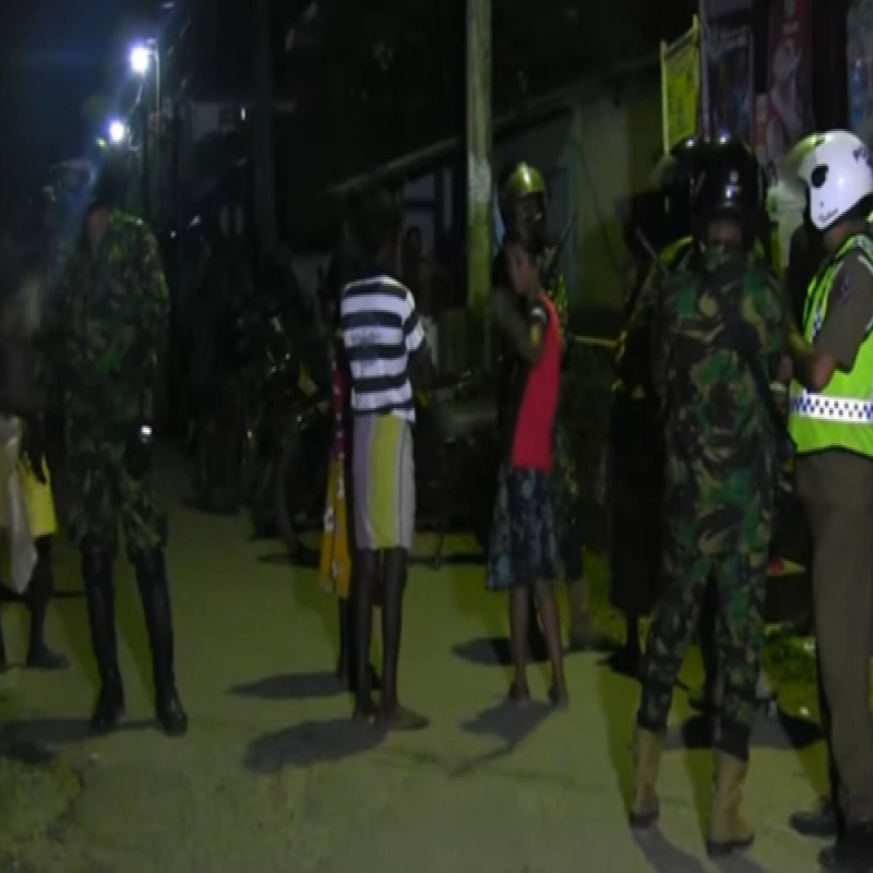 cut-on-the-husband---hit-the-wife-and-stole-the-jewelry!-bandit-gang-rampage-in-yali