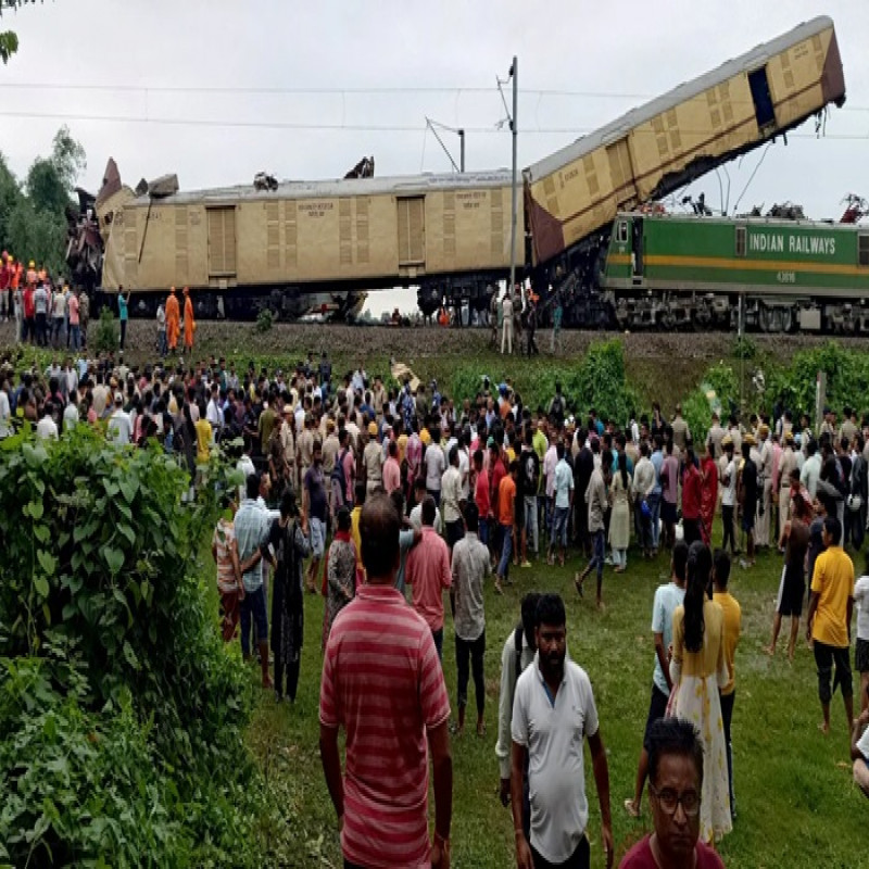 accident-involving-trains-collided-with-each-other-in-india