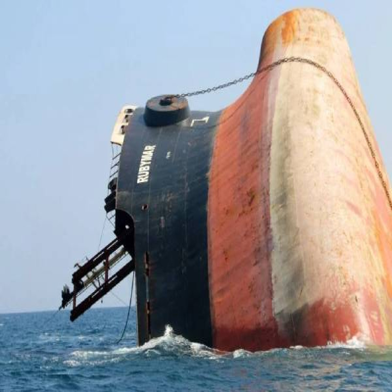houthi-rebels-attack-cargo-ship-sinks-in-red-sea