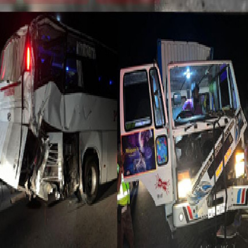 a-bus-traveling-from-yahya-to-colombo-met-with-an-accident-in-the-middle-of-the-night---three-people-were-killed