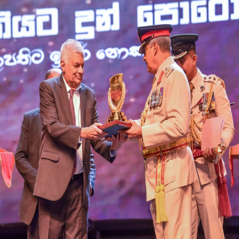 sarath-fonseka--ranil-on-the-same-stage...!-:-president-praises-fonseka