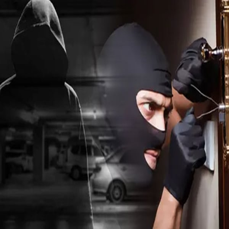 undressed-thief-in-kahawatta-police-ride