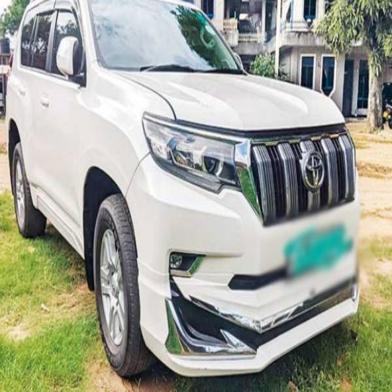 luxury-jeep-used-by-the-former-minister-brother