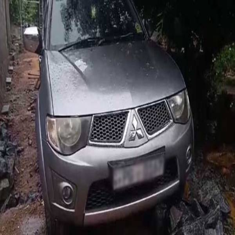 goverment-vehicle-hidden-near-the-mortuary
