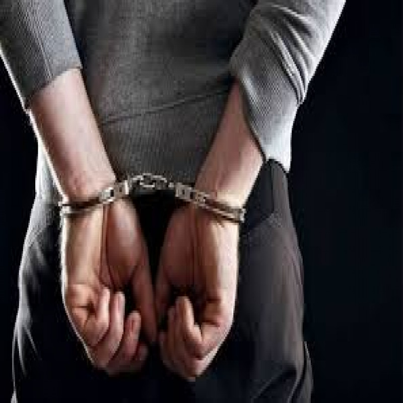 8-people-arrested-in-a-special-police-raid