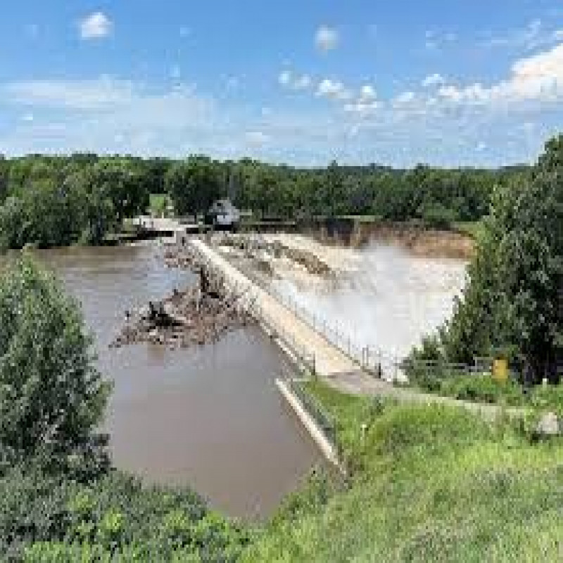 risk-of-reservoir-dam-breach:-people-evacuated-immediately