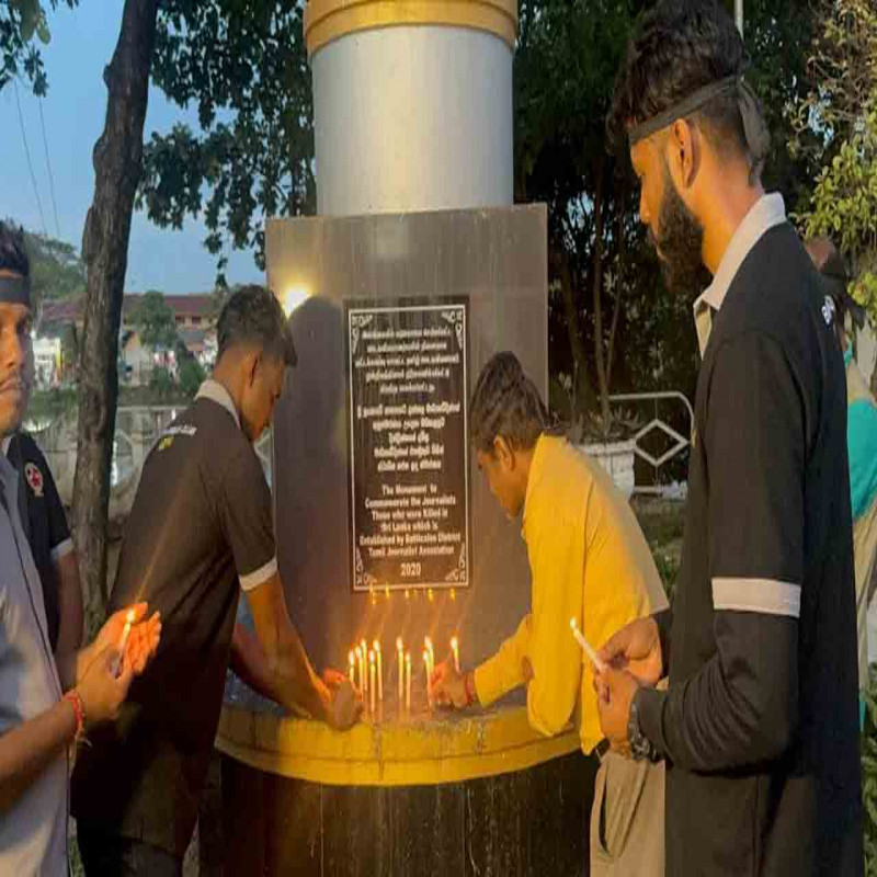 journalists-take-to-the-streets-with-torches-in-batticaloa