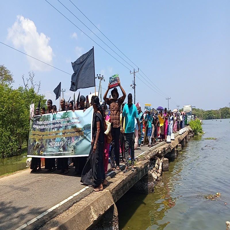 ''we-are-lying-on-the-street-and-crying..!''-relatives-protest-in-mullaitivu