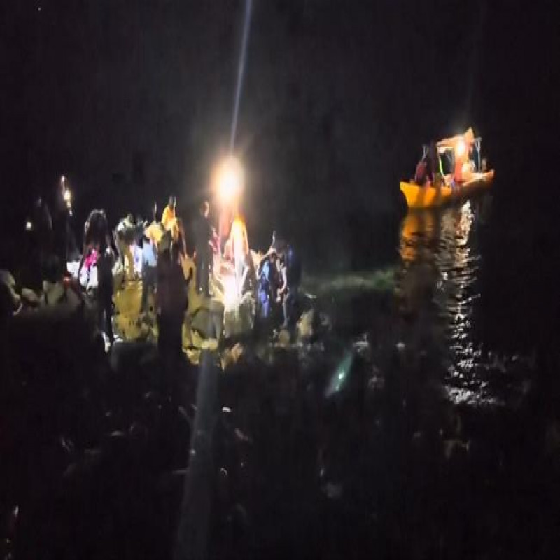 plane-crashes-into-sea!-12-people-including-a-famous-musician-tragically-die!