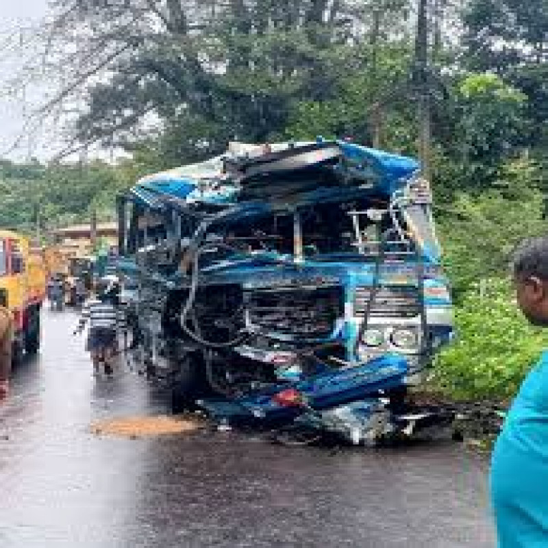 lovers-dies-in-a-bus-accident-in-sri-lanka
