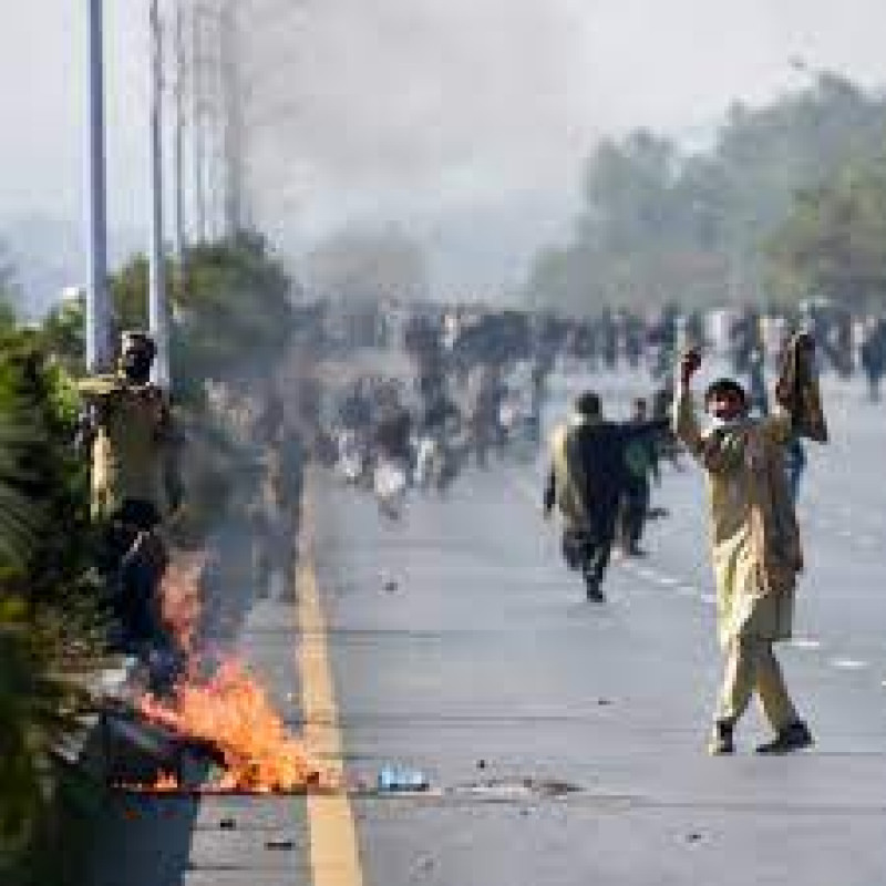 pakistan-is-on-fire..-protest-against-the-government-due-to-water-problem..-2-people-died..!