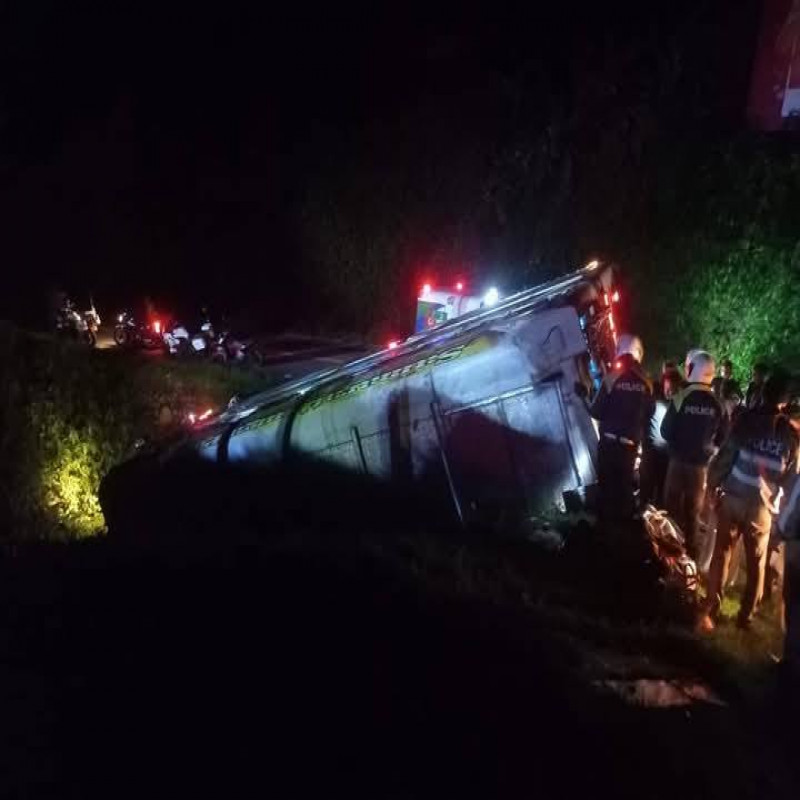 in-nuwara-eliya,-another-bus-fell-into-a-ditch-last-night:-23-people-were-injured.