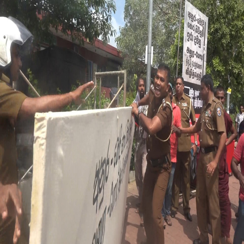 great-tension-by-people-suddenly-gathered-against-india:-incident-in-maharagama